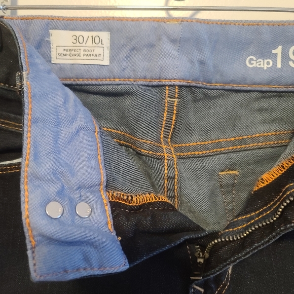 Size 10 long Old Navy Perfect Boot jeans - Picture 5 of 8